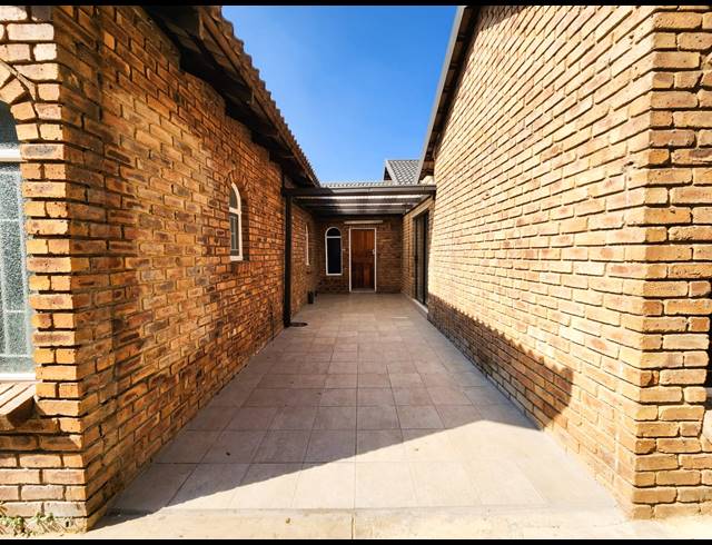3 BEDROOM HOUSE FOR SALE IN VAALPARK